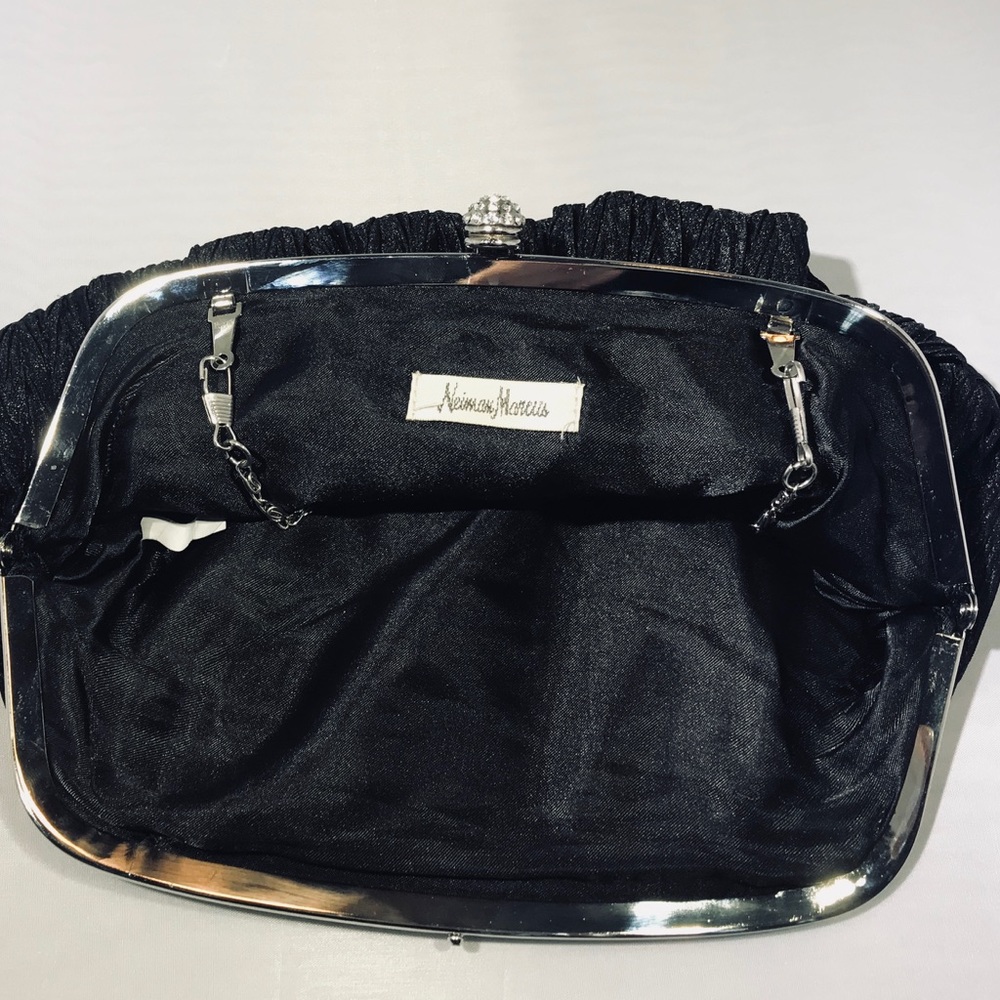 Neiman Marcus clutch that converts to crossbody - Picture 7 of 8